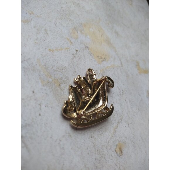 Vintage Monet Christmas Sleigh Pin Brooch Gold Tone Estate Jewelry - Picture 6 of 8